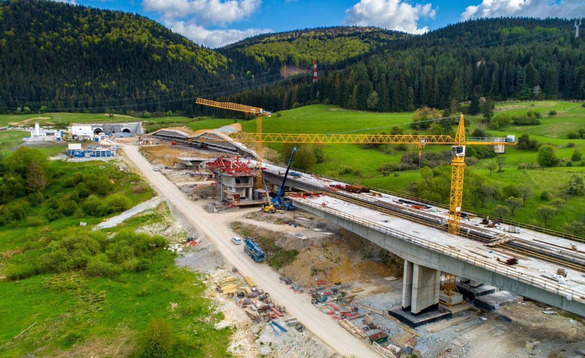 Takto pokračujú stavbári