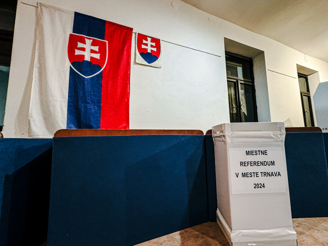 Trnavčania majú svoje historicky prvé referendum. Odpovedajú na päť otázok o parkovacej politike