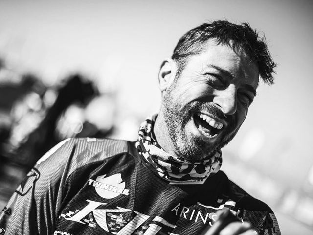 Dakar opäť priniesol smrť jednému z jazdcov. Po ťažkom páde Španiela previezli do nemocnice, zranenia boli nezvratné