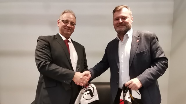 Dr. Marek Wojciechowski (dekan Sociálnej akadémie vied Ozorków) a Peter Špankovič (manažér EUHA).jpg