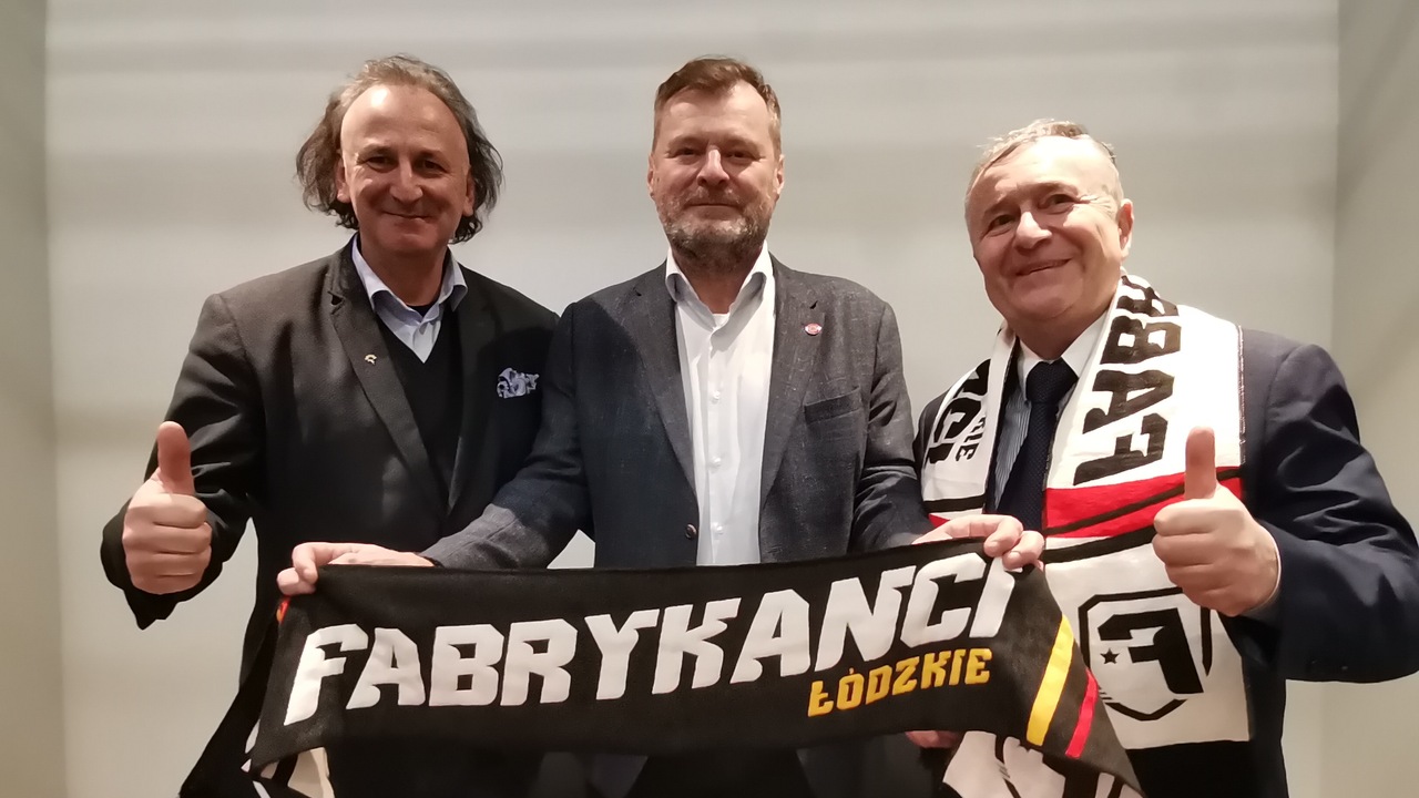 Mirosław Minkina (predseda predstavenstva Poľského zväzu ľadového hokeja Peter Špankovič (manažér EUHA) a Michał Ciepłucha (prezident Hockey Club Fabrykanci Łódzkie).jpg