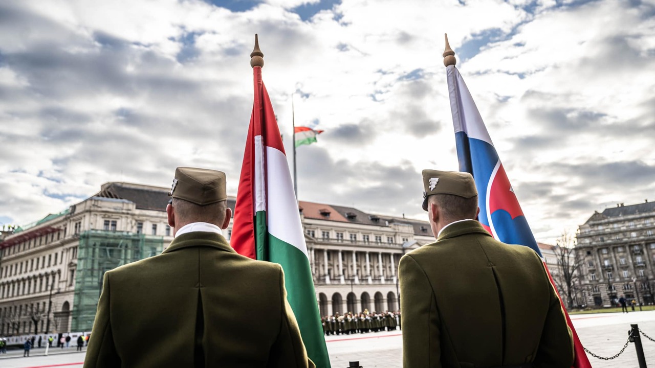 Štátne zástavy Slovensko a Maďarsko