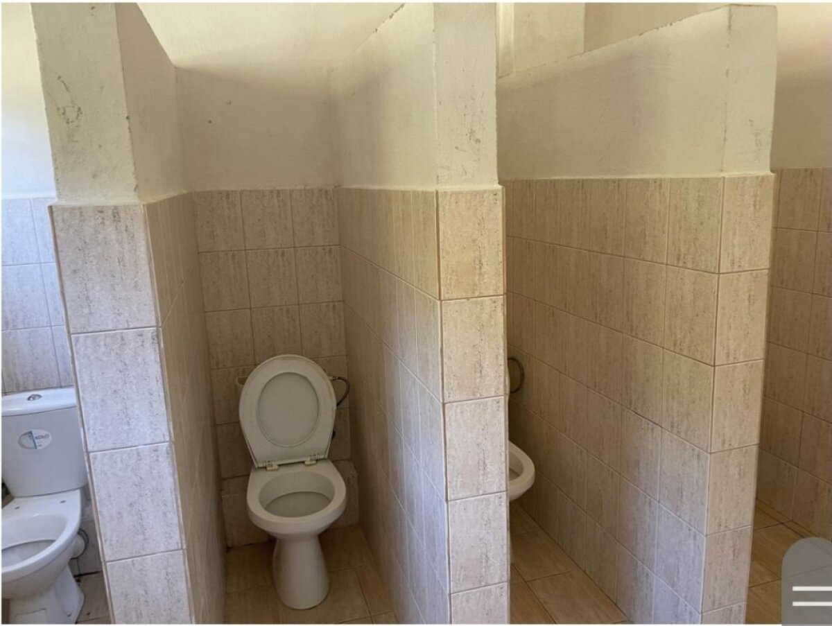 Toalety v RC Mlynky bez akéhokoľvek súkromia