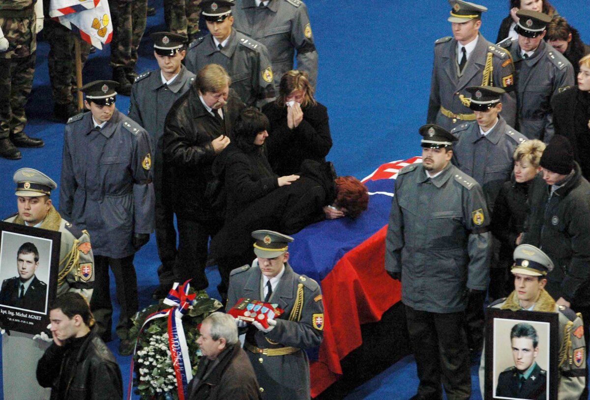 Smútočná rozlúčka s obeťami havárie