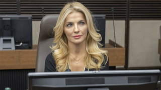 Odchod Šimkovičovej žiada vyše stotisíc ľudí. Podpisy pribúdajú každých pár sekúnd