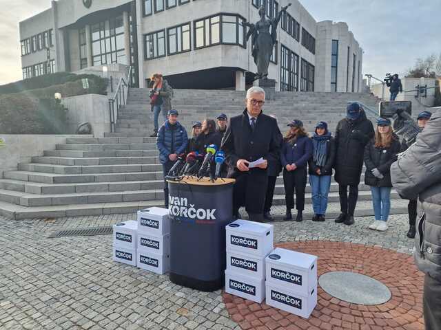 Korčok priniesol do parlamentu vyzbierané podpisy. V boji o palác pôjde o všetko, odkazuje prezidentský kandidát