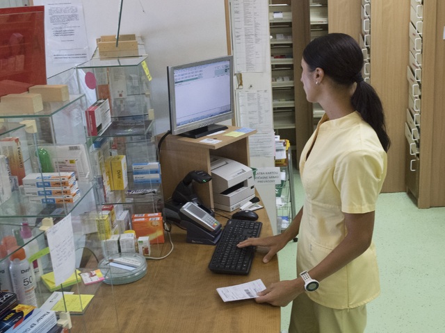 Spustenie očkovania v lekárňach by farmaceutom umožnilo nové vzdelávanie. Posledné slovo má  vláda