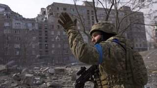 Ukrajina potrebuje viac vojakov na boj s Ruskom. Víta profesionálov z Kolumbie