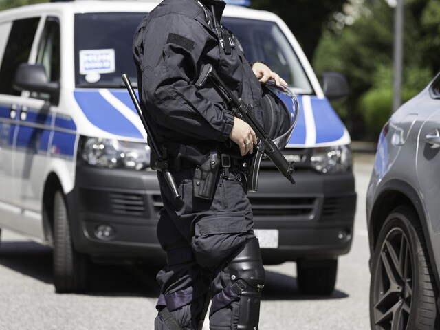 Útočník v nemeckej škole zabil dievča. Podozrivý je v rukách polície
