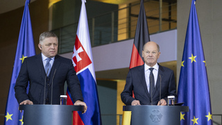 Je na Putinovi, aby stiahol vojská z Ukrajiny, povedal Scholz po stretnutí s Ficom. Vojenskému riešeniu konfliktu Fico neverí