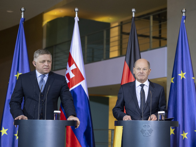 Sme za humanitárnu pomoc, ale tú vojenskú odmietame. Fico v Berlíne rokoval s kancelárom Scholzom 
