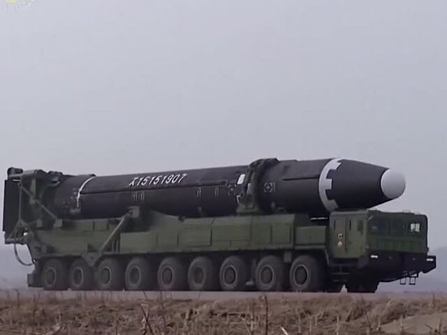Severná Kórea opäť vyskúšala rakety, odpálila ich zo svojho východného pobrežia