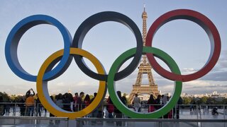 Paríž sa pripravuje na otvárací ceremoniál olympijských hier. Prídu státisíce ľudí, čísla však museli okresať