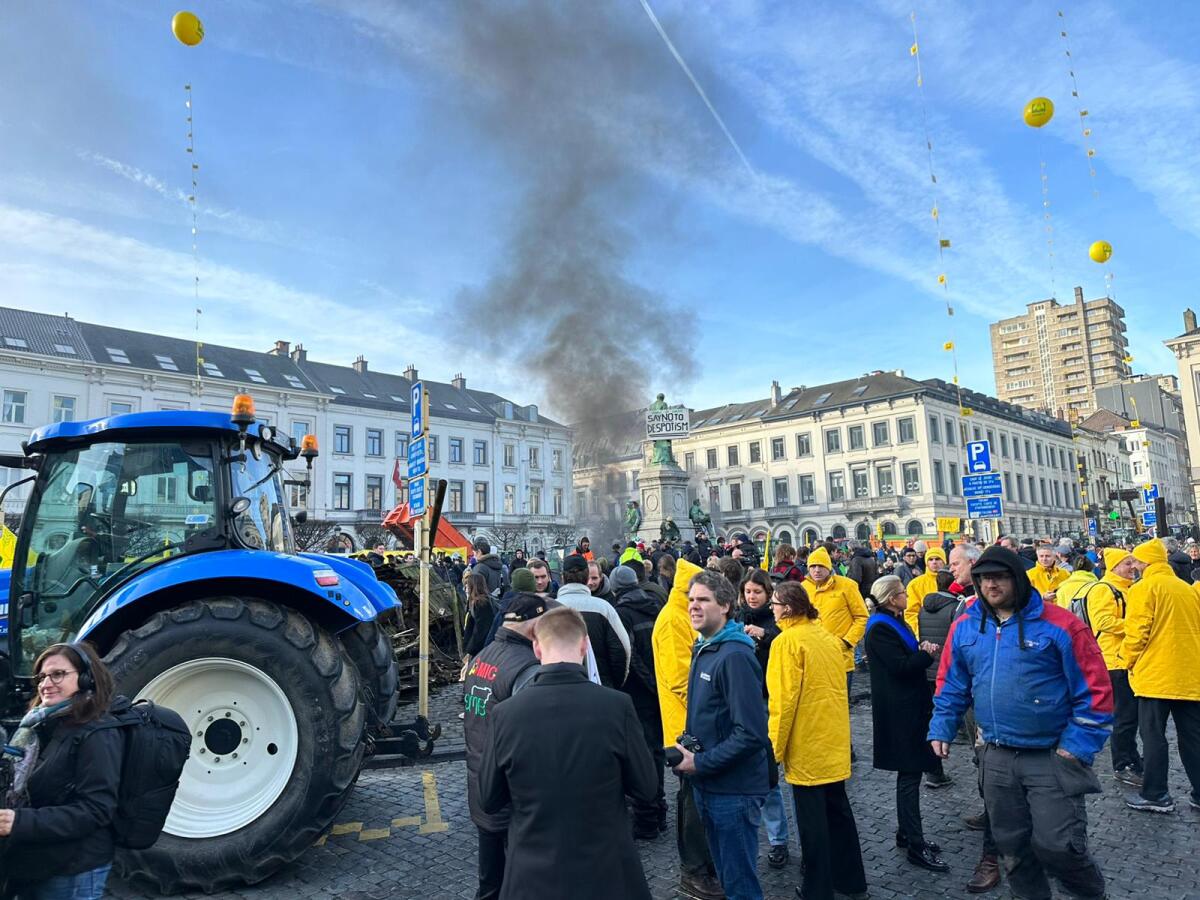  Farmári v Bruseli pred sídlom EÚ