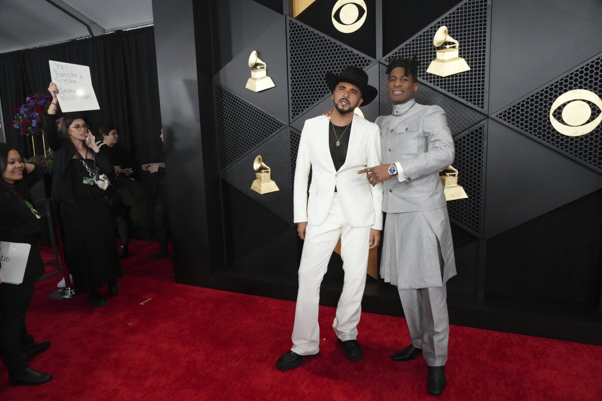66th_Annual_Grammy_Awards___Arrivals048584.jpg