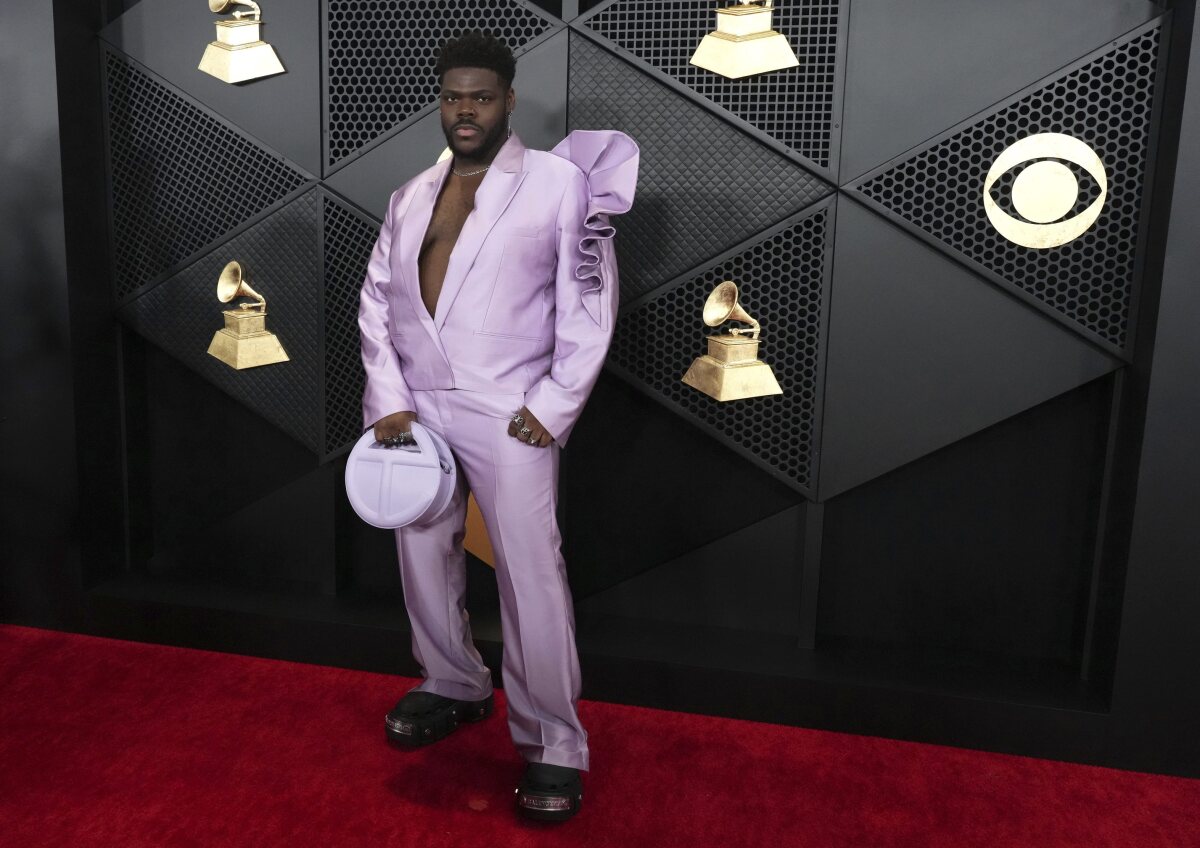 66th_Annual_Grammy_Awards___Arrivals049311.jpg