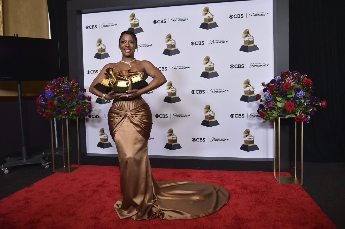 66th_Annual_Grammy_Awards___Press_Room049289.jpg