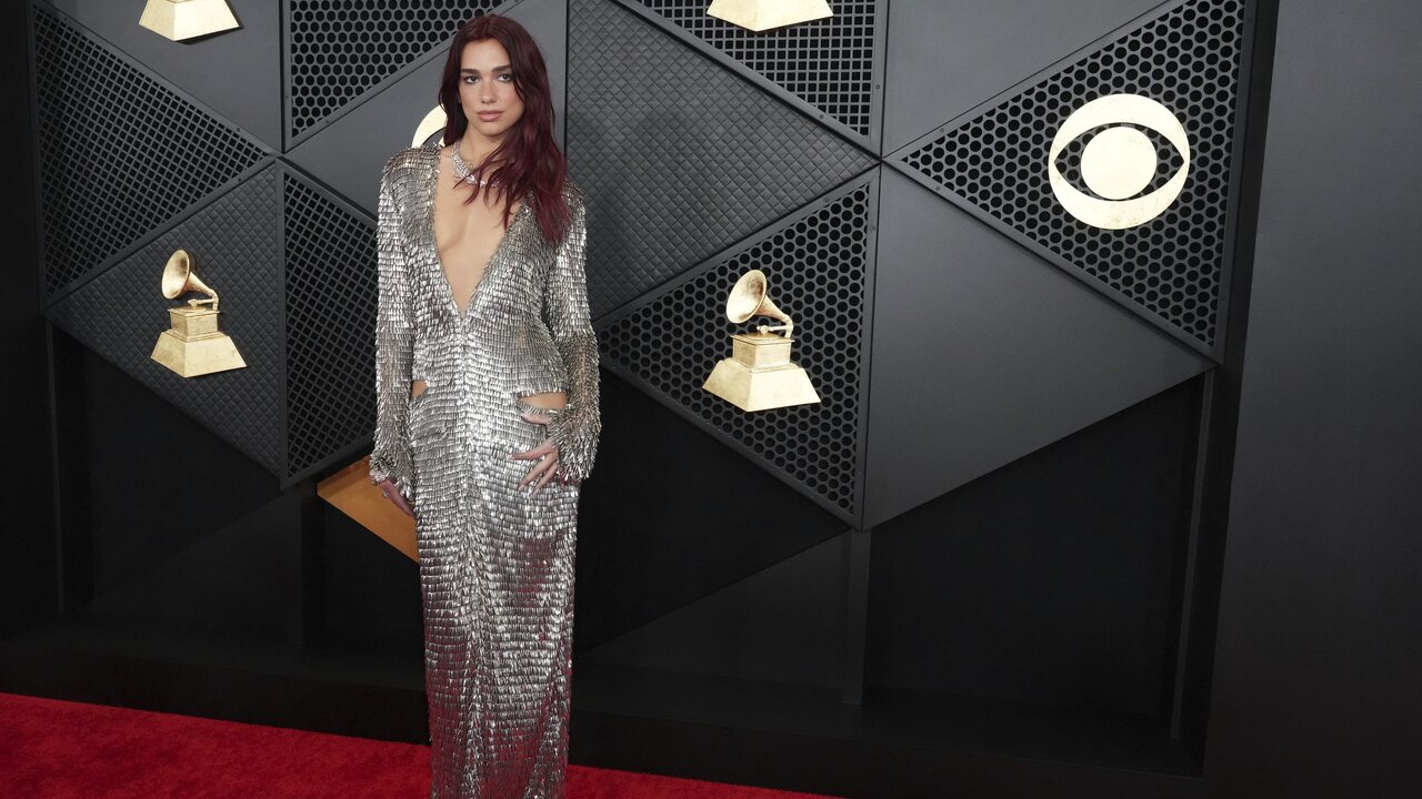 66th_Annual_Grammy_Awards___Arrivals049373 (1).jpg