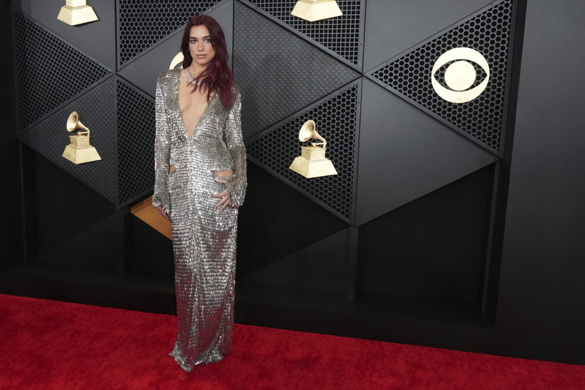 66th_Annual_Grammy_Awards___Arrivals049373.jpg