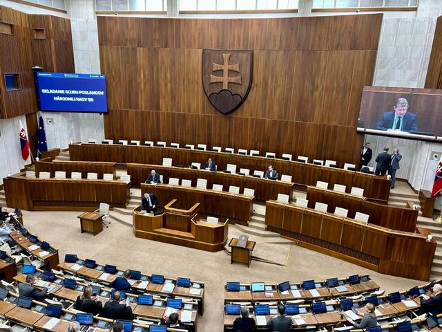 Parlament prerokuje neziskovky na jeseň. Koaličné strany sa stále nedohodli na znení novely zákona