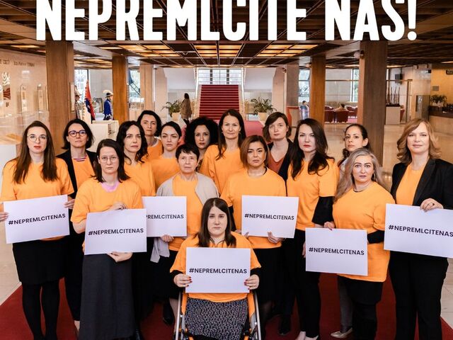 Nepremlčíte nás, odkazujú poslankyne z opozície. Koalícia podľa nich obetovala práva žien pre vlastnú beztrestnosť