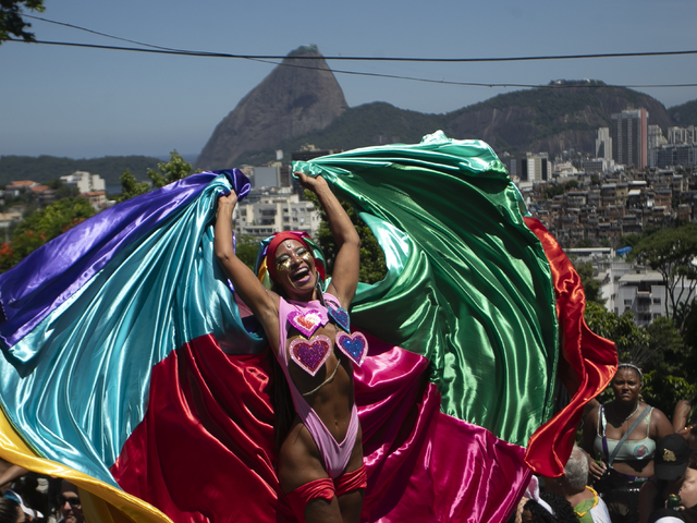 V Rio de Janeiro sa začal slávny karneval. Láka turistov z celého sveta