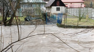 FOTO/VIDEO: Ružomberok má problém so stúpajúcou hladinou riek. Situácia je podľa primátora zlá