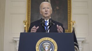 Spojené štáty pošlú vojenskú pomoc na Ukrajinu urýchlene. Biden o tom ubezpečil Zelenského