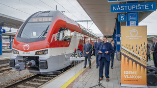  Spoje sú už z polovice vypredané.  Železnice posilnia počas sviatkov vlakovú dopravu