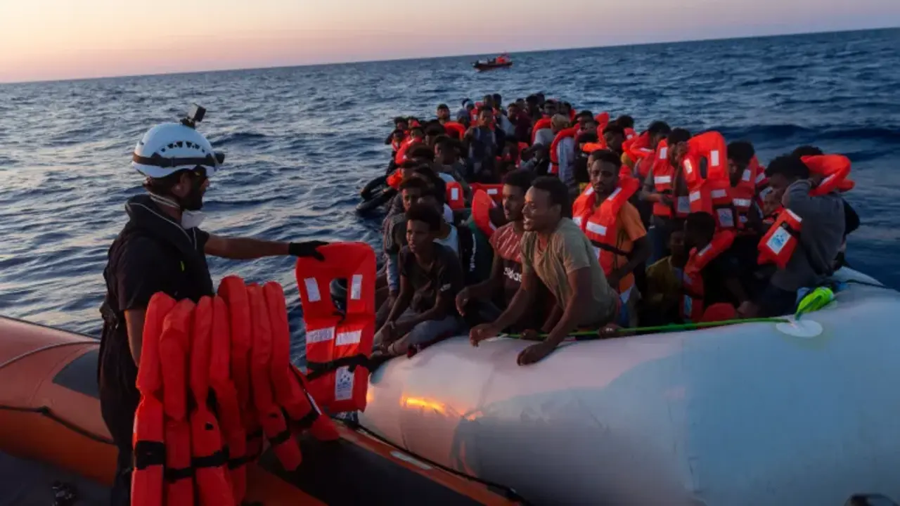 Utečencom pomáhajú s vestami