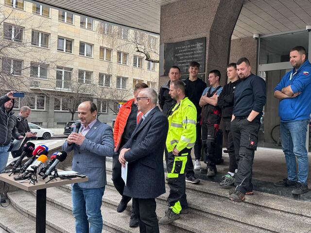 Farmári predstavili osem požiadaviek. Kritizujú chýbajúce priame platby, Takáč reaguje
