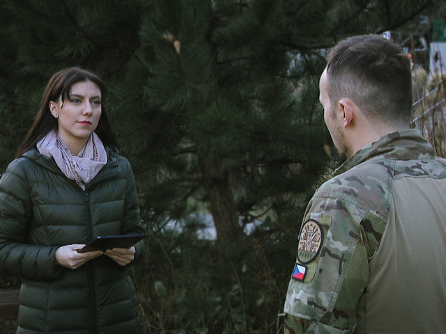 Vojna je aj v Kyjeve. Zákopy pripomínajú prvú svetovú, len technika je iná, hovorí pre ta3 vojak bojujúci na Ukrajine