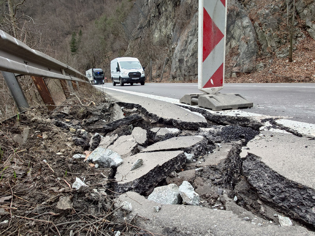 Krízový štáb rieši situáciu pod Strečnom, premávka bude opäť obmedzená. ta3 zistila, čo sa bude diať cez víkend 