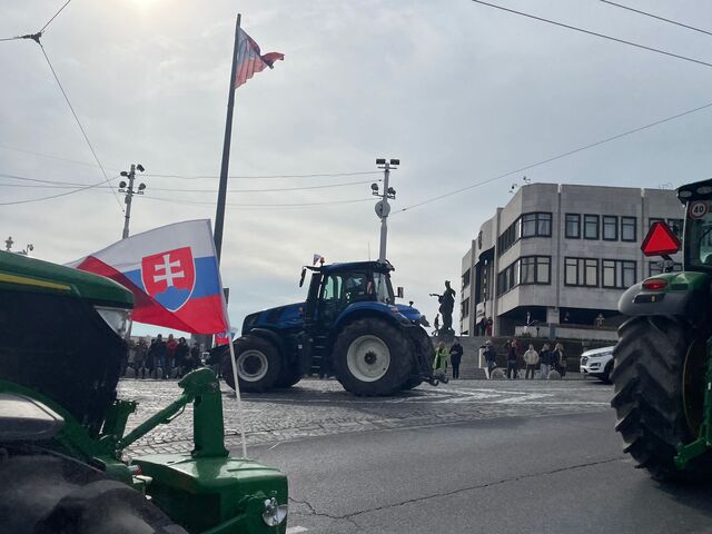 FOTO/VIDEO: Najväčší protest v histórii sa skončil. Farmári opustili mestá, toto odkázali politikom