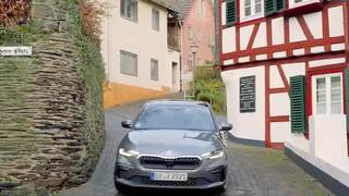 Motoring: Čo priniesla modernizácia dvoch obľúbených Škodoviek a ako sa dá slušne jazdiť s osemvalcovým Audi?   