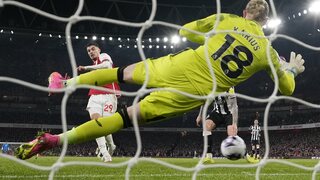 Arsenal zdolal Newcastle 4:1. Dúbravka pre chorobu nechytal