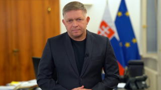 Fico zvolal bezpečnostnú radu. Tvrdí, že aj za cenu straty funkcie nedovolí slovenským vojakom ísť na Ukrajinu