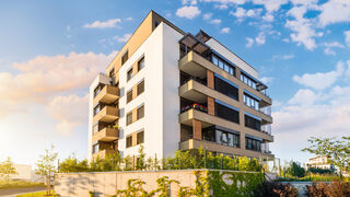 Slováci preferujú investovanie do nehnuteľností. Podľa prieskumu druhému pilieru neveria