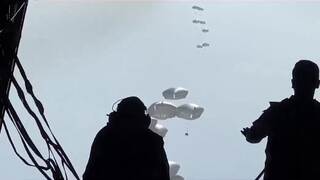 Pásmo Gazy je na pokraji hladomoru. Jordánsko zhodilo desiatky balíkov s humanitárnou pomocou