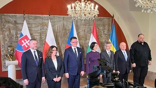 Česko na samite V4 hovorilo o iniciatíve na získanie zbraní pre Ukrajinu. Pellegriniho mrzí kritika Slovenska za návrh mierových rokovaní