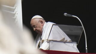 Domnievame sa, že sa týmto dá dosiahnuť mier? Pýtal sa počas modlitby pápež, zároveň vyzval na prímerie vo vojnách