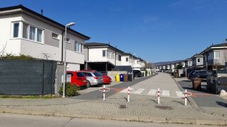 Ženu, ktorá sa vlámala na prezidentkin dvor, obvinili. Správať sa mala nepríčetne a odviezli ju do nemocnice