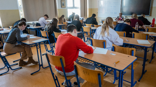 Maturitný týždeň: Mať vypnutý telefón a perá v zásobe. Študenti počas skúšky musia dodržiavať viaceré pravidlá