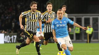 Xavi si vie predstaviť Lobotku v drese Barcelony. Je rozdielový hráč a nestráca loptu, opisuje ho