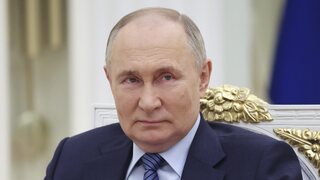 Zostáva prezidentom. Podľa prieskumov vyhral Putin voľby s rekordným počtom hlasov
