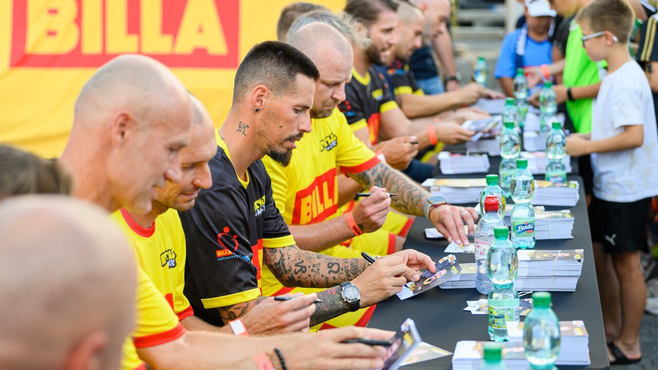 thumbnail_Autogramiáda Mareka Hamšíka a známych osobností na finále Futbale v meste 2023.jpg
