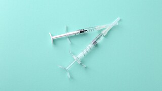 Okolité krajiny zaznamenali úmrtia na čierny kašeľ či záškrt. Čo sú to za choroby a ako sa im vyhnúť? (+grafy)