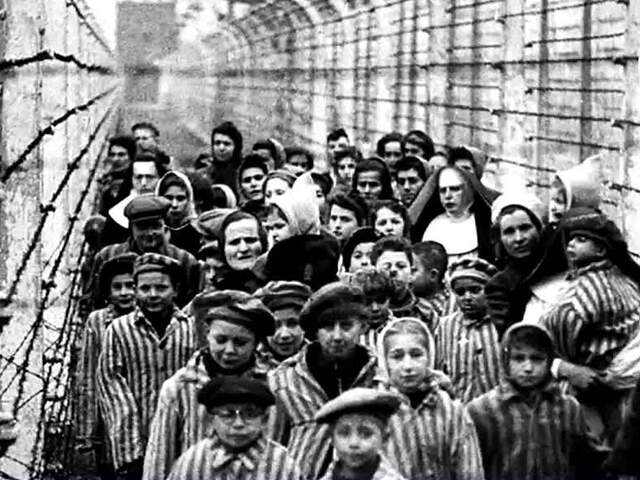 Pripomíname si výročie prvého Slovenského štátu. Ústava mu dala oficiálny názov Slovenská republika
