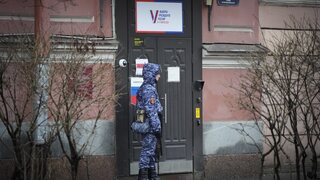 Ruské prezidentské voľby vrcholia tretím dňom, protestnú akciu podporili viacerí Putinovi oponenti