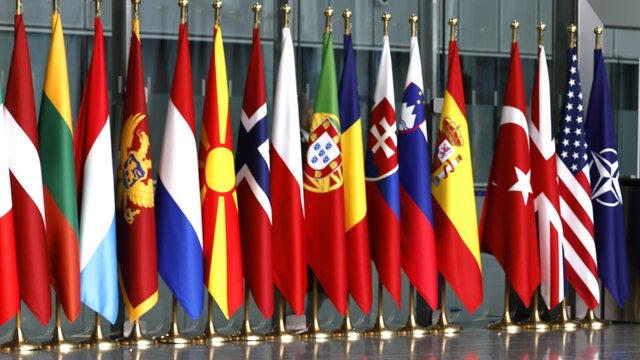 Brusel_NATO_vlajky
